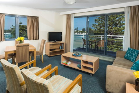 Oaks The Entrance Waterfront Suites - Accommodation Port Hedland 2
