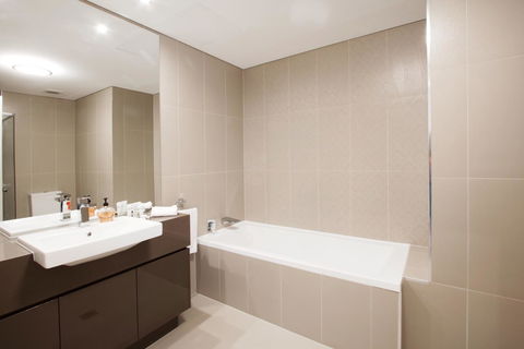 The Junction Palais - Modern And Spacious 2BR Bondi Junction Apartment Close To Everything - Accommodation Port Hedland 3