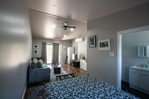 Pound Creek Gallery - Accommodation Port Hedland 16