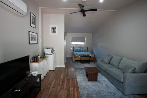 Pound Creek Gallery - Accommodation Port Hedland 5