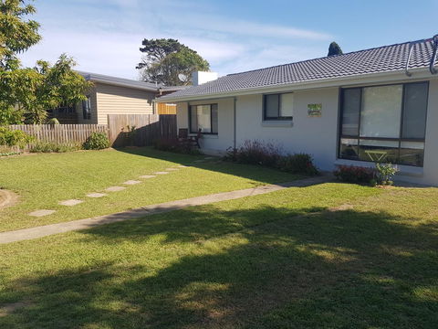 Golden Hill Cottage - Accommodation Port Hedland 0