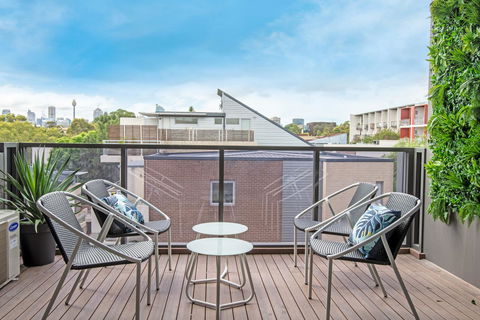 Large Light Luxe 3BDR 2BA Free Parking - Walk To Sydney Uni And RPA - Accommodation Port Hedland 4