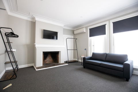 Horse And Jockey Hotel Homebush - Accommodation Port Hedland 2