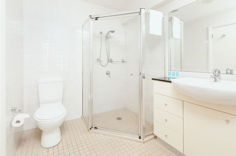 Waterfront Apartment On Sydney Harbour - Accommodation Port Hedland 3