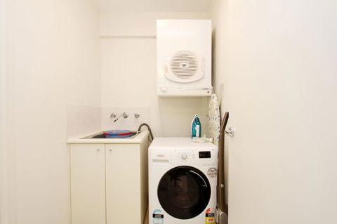 Waterfront Apartment On Sydney Harbour - Accommodation Port Hedland 9