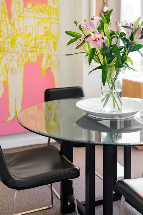 Waterfront Apartment Brimming With Inspirational Artwork - Accommodation Port Hedland 23