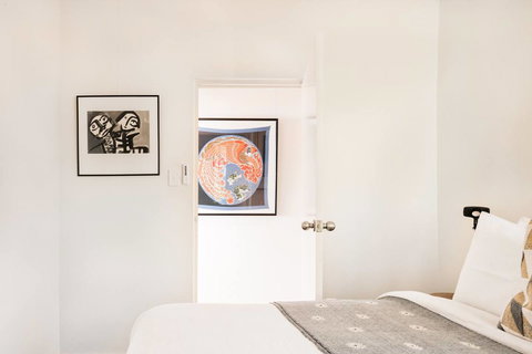 Waterfront Apartment Brimming With Inspirational Artwork - Accommodation Port Hedland 29