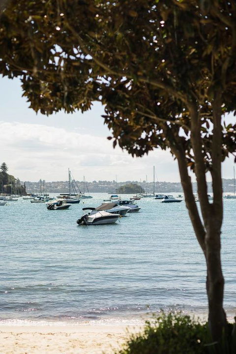 Waterfront Apartment Brimming With Inspirational Artwork - Accommodation Port Hedland 9