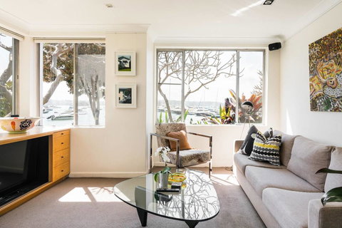 Waterfront Apartment Brimming With Inspirational Artwork - Accommodation Port Hedland 0