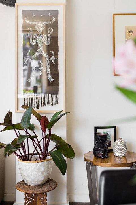 Waterfront Apartment Brimming With Inspirational Artwork - Accommodation Port Hedland 13