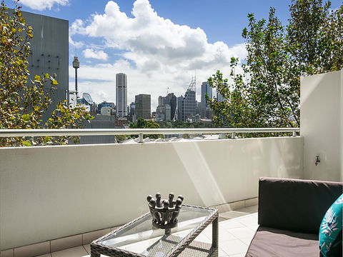 Lower Bridge And Sails - Executive 2BR Darlinghurst Apartment With Balcony And Rooftop Views - Accommodation Port Hedland 6