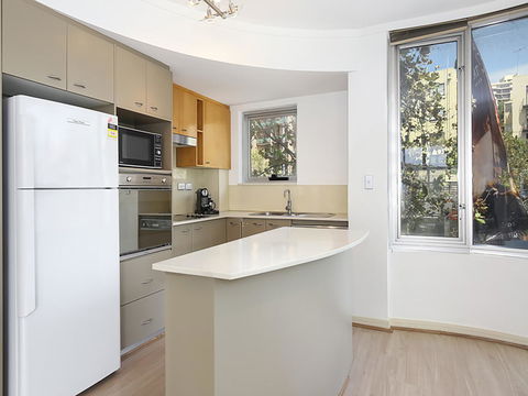 Lower Bridge And Sails - Executive 2BR Darlinghurst Apartment With Balcony And Rooftop Views - Accommodation Port Hedland 3