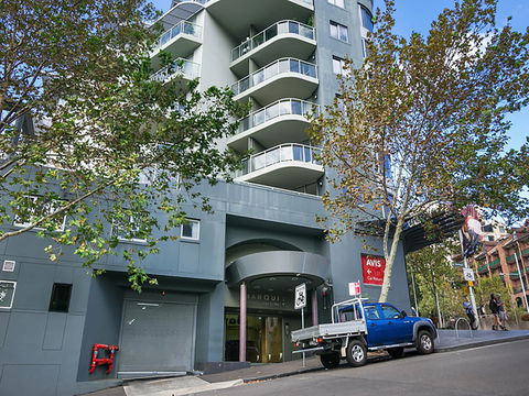 Lower Bridge And Sails - Executive 2BR Darlinghurst Apartment With Balcony And Rooftop Views - Accommodation Port Hedland 14