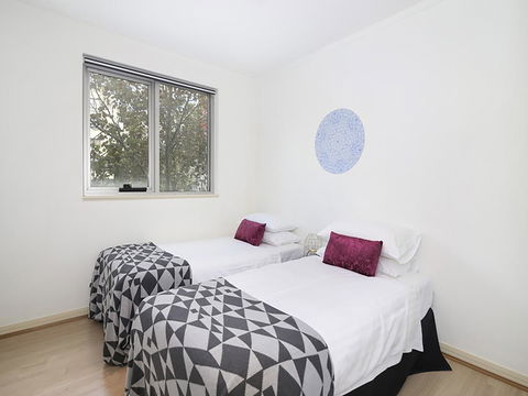 Lower Bridge And Sails - Executive 2BR Darlinghurst Apartment With Balcony And Rooftop Views - Accommodation Port Hedland 8