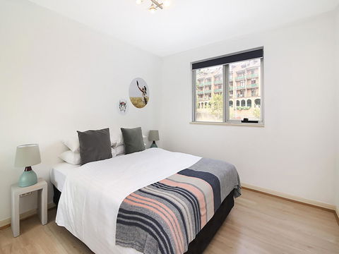 Lower Bridge And Sails - Executive 2BR Darlinghurst Apartment With Balcony And Rooftop Views - Accommodation Port Hedland 7