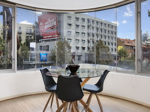 Lower Bridge And Sails - Executive 2BR Darlinghurst Apartment With Balcony And Rooftop Views - Accommodation Port Hedland 1