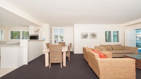 Pacific Blue, Salamander Bay - Accommodation Port Hedland 33