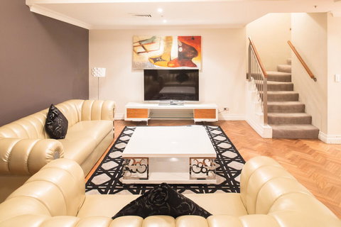 Seasons Harbour Plaza - Accommodation Port Hedland 4