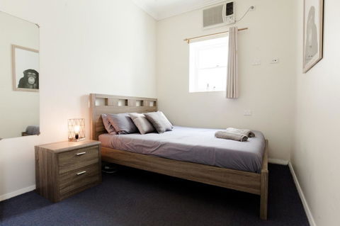 Mad Monkey Broadway - Accommodation Port Hedland 1