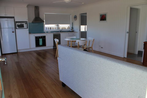 Red Waratah - Accommodation Port Hedland 7