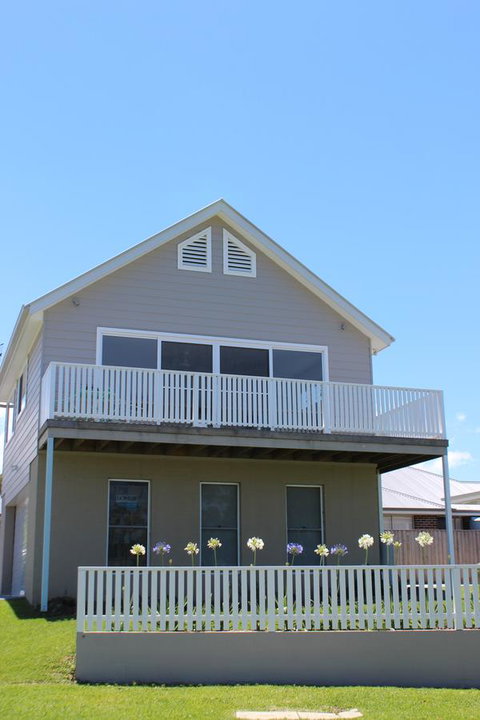 Red Waratah - Accommodation Port Hedland 0