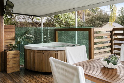 The Spa Cottage With HotTub, Netflix & Stan - Accommodation Port Hedland 24