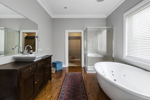 The Spa Cottage With HotTub, Netflix & Stan - Accommodation Port Hedland 12