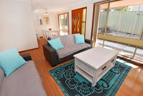 Hopetoun Villa - Accommodation Port Hedland 0