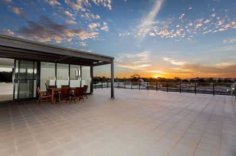 The Penthouse - Accommodation Port Hedland 33