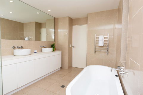The Penthouse - Accommodation Port Hedland 14