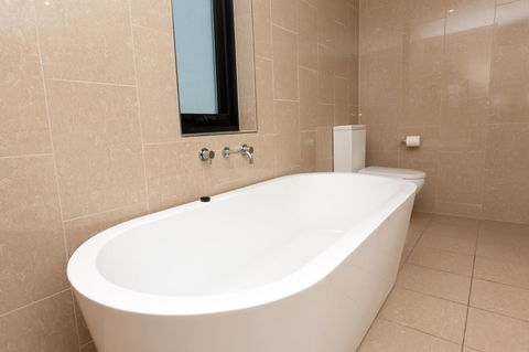 The Penthouse - Accommodation Port Hedland 17