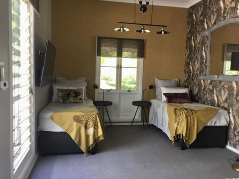Chanticleer Gardens Barn Cottage With A Pool - Accommodation Port Hedland 14