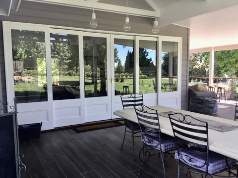 Chanticleer Gardens Barn Cottage With A Pool - Accommodation Port Hedland 3