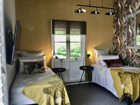 Chanticleer Gardens Barn Cottage With A Pool - Accommodation Port Hedland 6