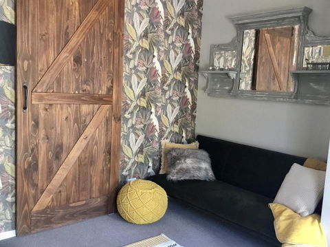 Chanticleer Gardens Barn Cottage With A Pool - Accommodation Port Hedland 7