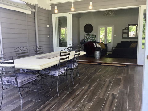 Chanticleer Gardens Barn Cottage With A Pool - Accommodation Port Hedland 12
