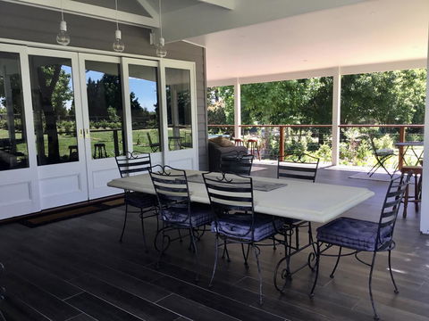 Chanticleer Gardens Barn Cottage With A Pool - Accommodation Port Hedland 5