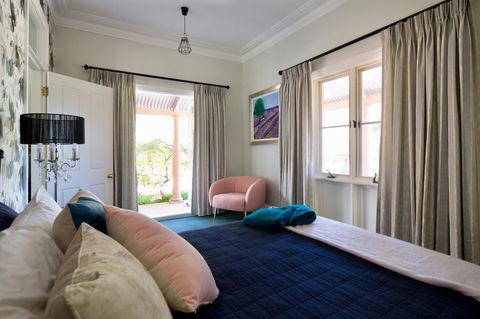 Chanticleer Gardens Barn Cottage With A Pool - Accommodation Port Hedland 36