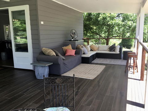 Chanticleer Gardens Barn Cottage With A Pool - Accommodation Port Hedland 1