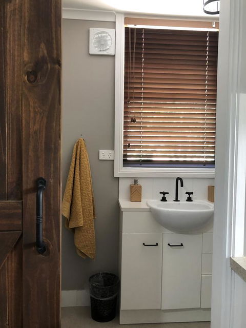 Chanticleer Gardens Barn Cottage With A Pool - Accommodation Port Hedland 22