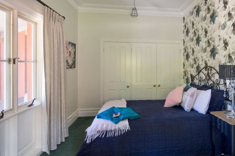 Chanticleer Gardens Barn Cottage With A Pool - Accommodation Port Hedland 40