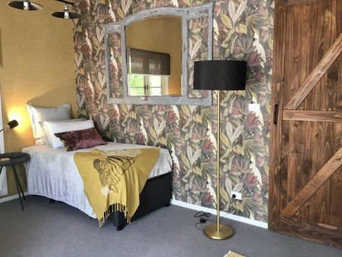Chanticleer Gardens Barn Cottage With A Pool - Accommodation Port Hedland 2