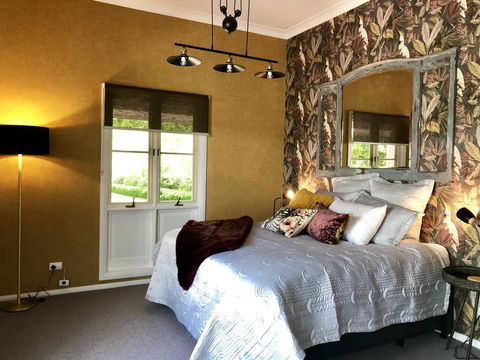 Chanticleer Gardens Barn Cottage With A Pool - Accommodation Port Hedland 18