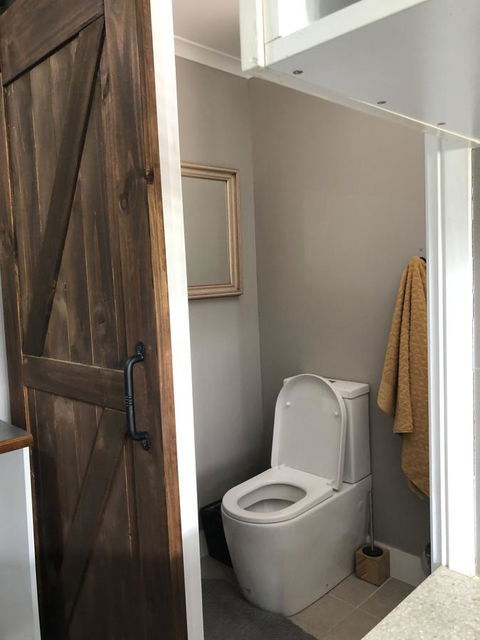 Chanticleer Gardens Barn Cottage With A Pool - Accommodation Port Hedland 21