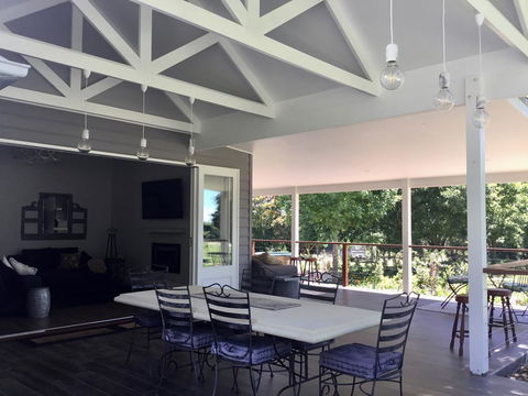 Chanticleer Gardens Barn Cottage With A Pool - Accommodation Port Hedland 11