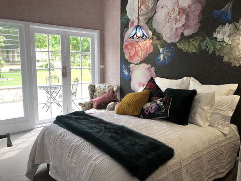 Chanticleer Gardens Barn Cottage With A Pool - Accommodation Port Hedland 0