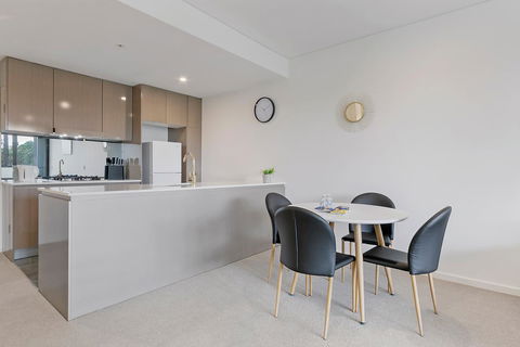 Stylish And Neat Two Bed Apartment In Wentworth Point - Accommodation Port Hedland 3