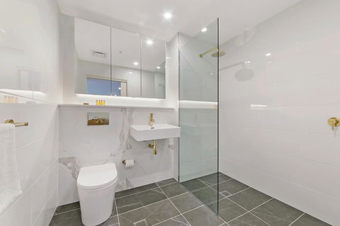 Stylish And Neat Two Bed Apartment In Wentworth Point - Accommodation Port Hedland 9