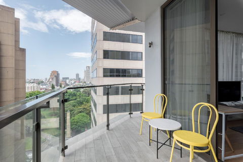 Sydney CBD Modern 2 Bedroom Apartment + Free Car Parking - Accommodation Port Hedland 18