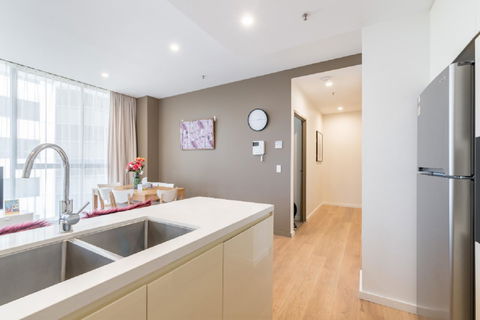 Sydney CBD Modern 2 Bedroom Apartment + Free Car Parking - Accommodation Port Hedland 6
